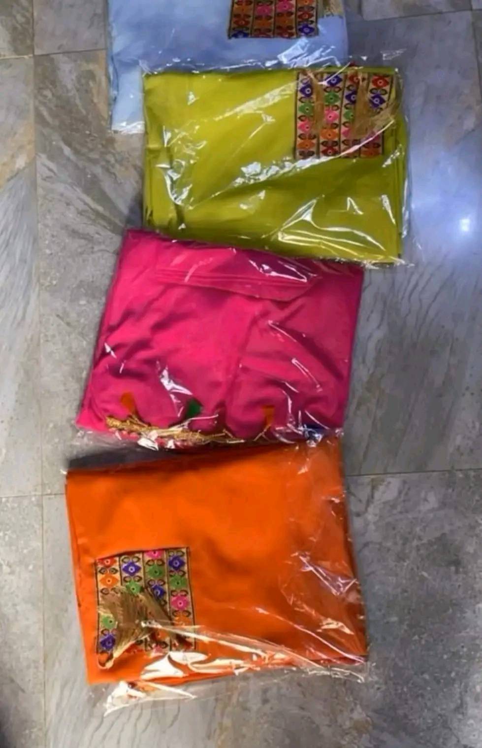 جبة الجديدة روووعة🌜 كمية قليلة و سعر أرررض ✨💞